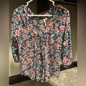 Lauren Conrad flowy floral top size xs but fits like a small